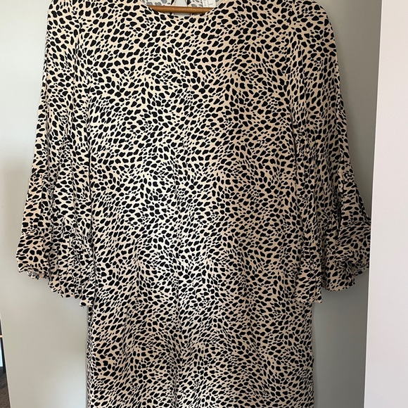 H&M Dresses & Skirts - H&M Patterned Black and Cream Midi Dress
